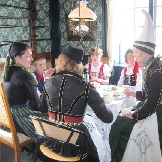 268907_10150247983103397_865604_n