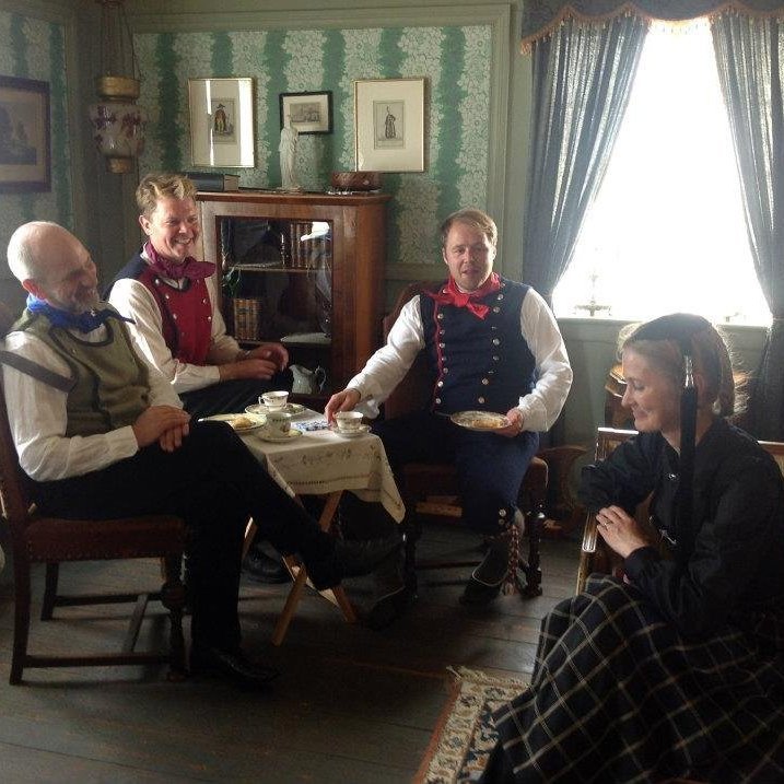 563374_10151004804278397_1092029692_n